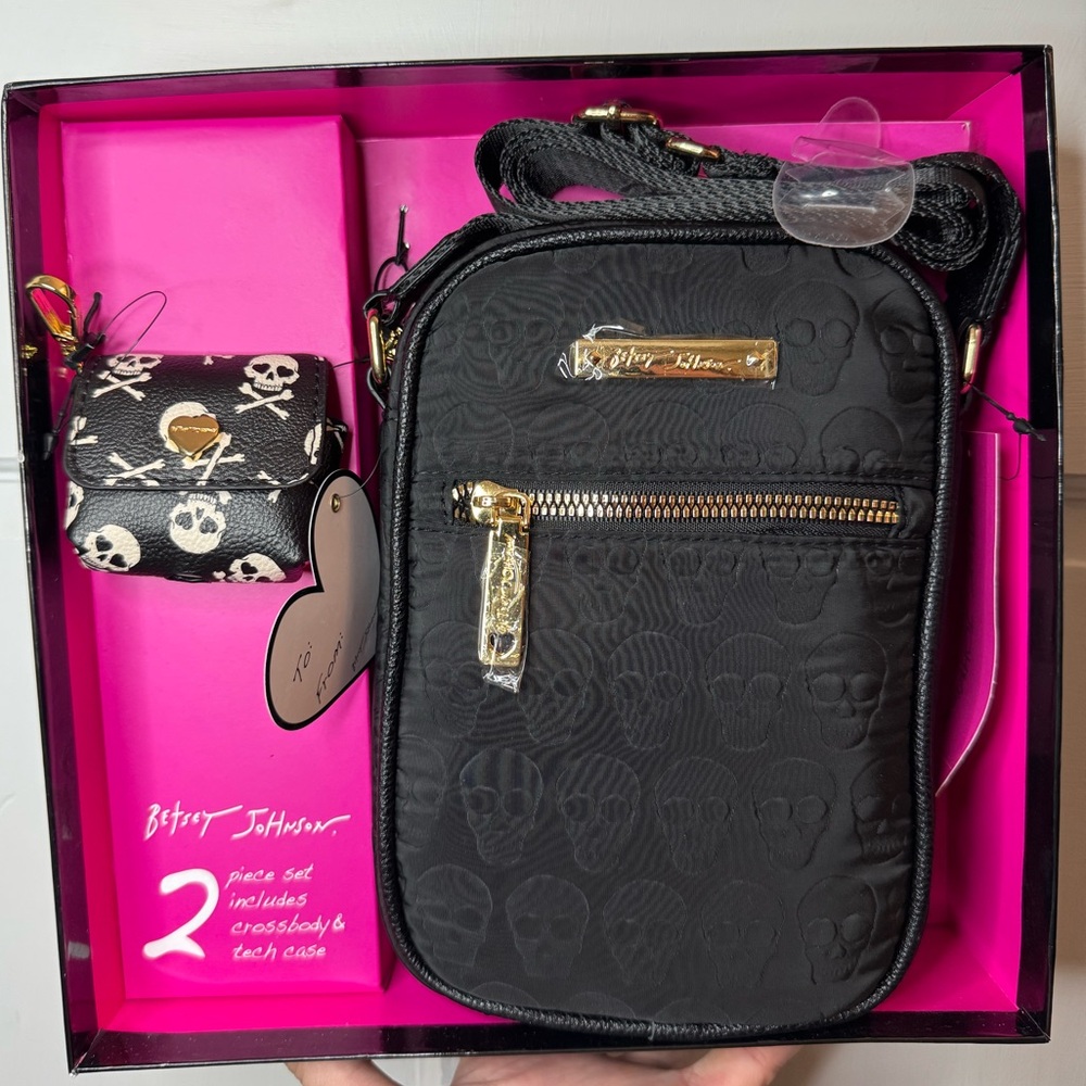 Betsey Johnson Black Skull Crossbody Set